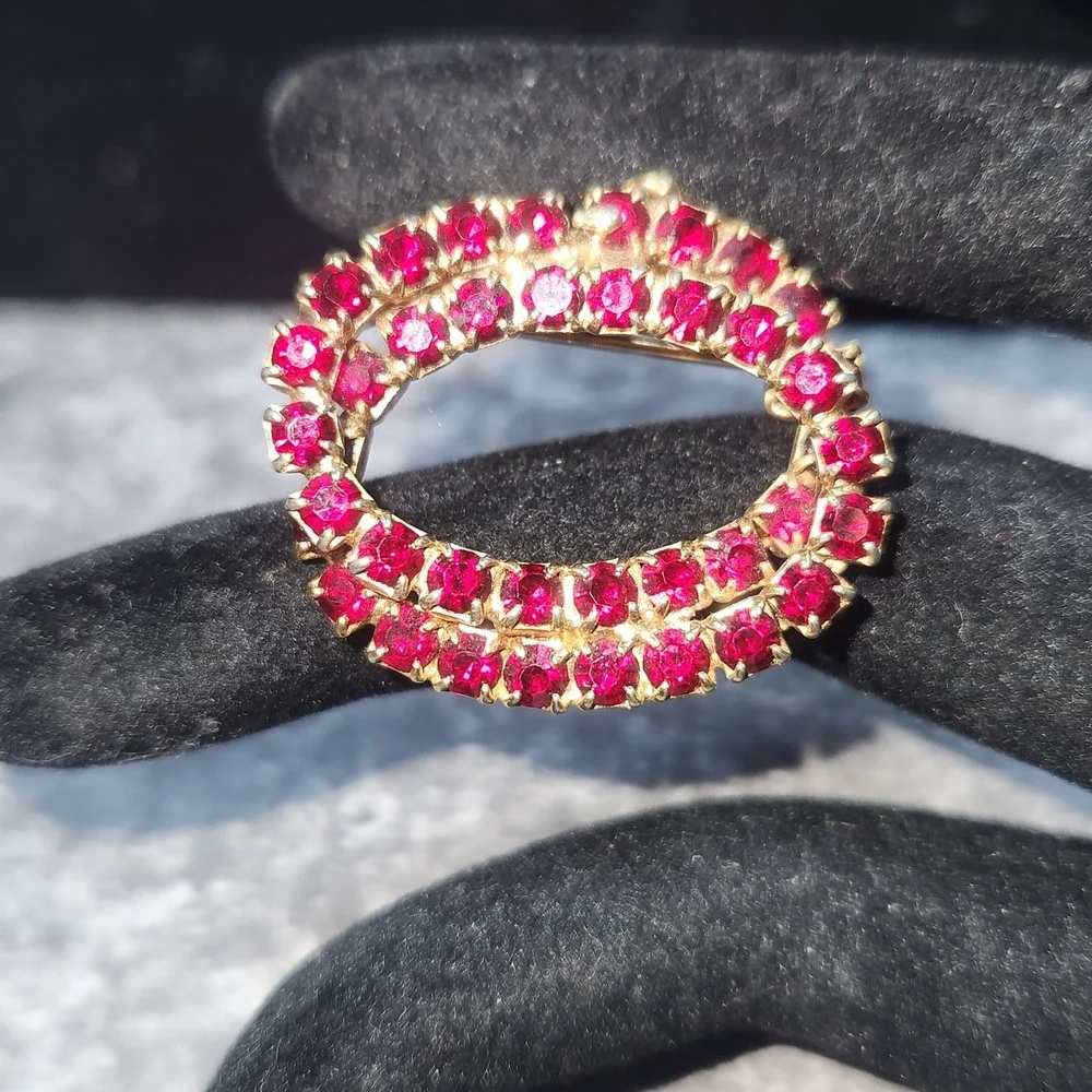 Vintage Ruby Red Rhinestone Oval Wreath Brooch Gold Tone Double Row Pin